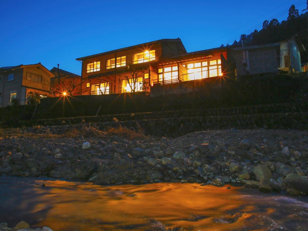 Hotel Restaurant Chinsenrou Riverside Exterior Night