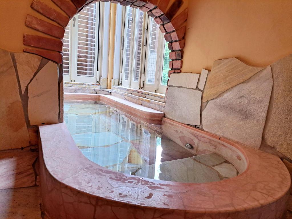 Hotel Rosewood Garden Villa Indoor Stone Bath