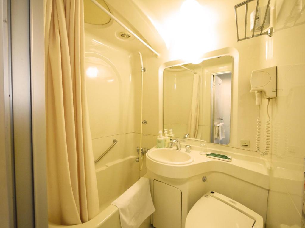 Hotel Route Inn Kamisuwa Bathroom