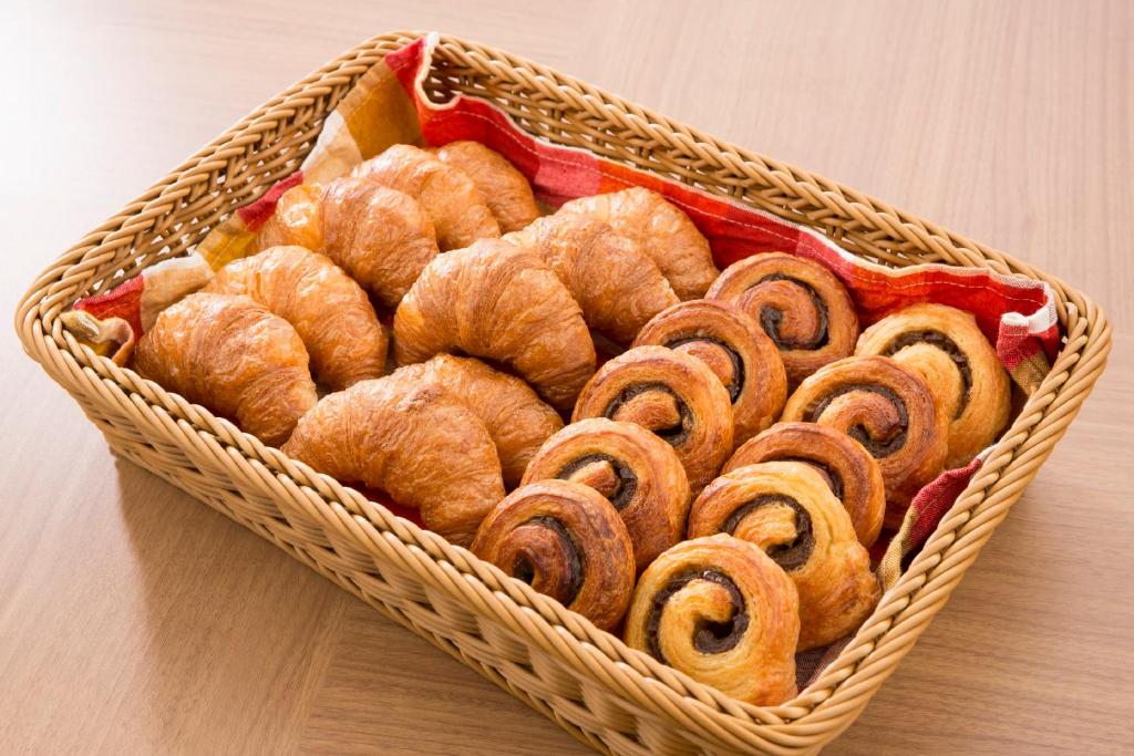 Hotel Route Inn Kamisuwa Breakfast Pastries