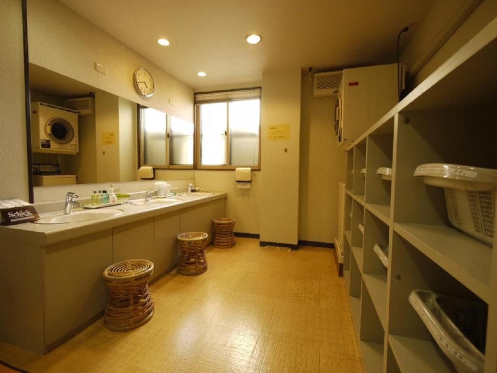 Hotel Route Inn Kamisuwa Laundry Room