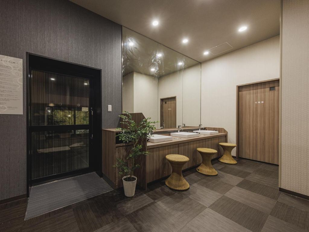 Hotel Route Inn Kyoto Kumiyama Public Washroom