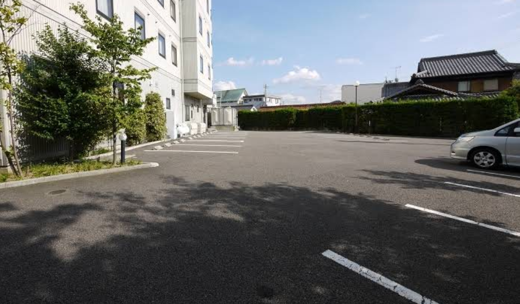 Hotel Route Inn Parking Lot
