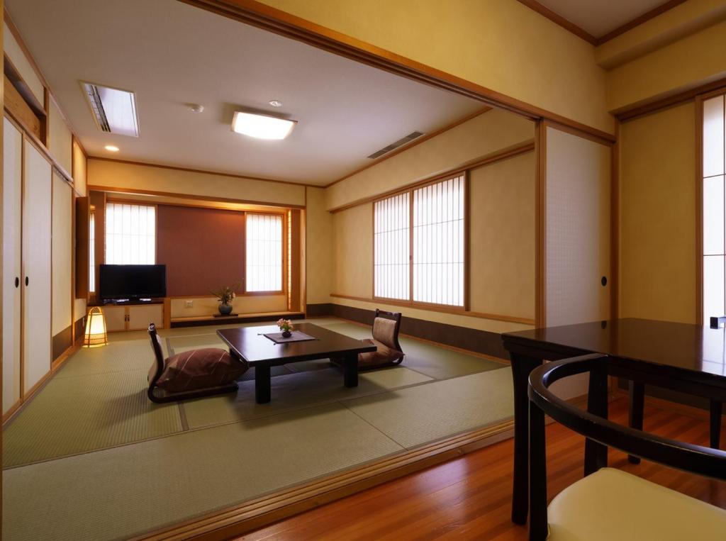 Hotel Seifuuen Tatami Room