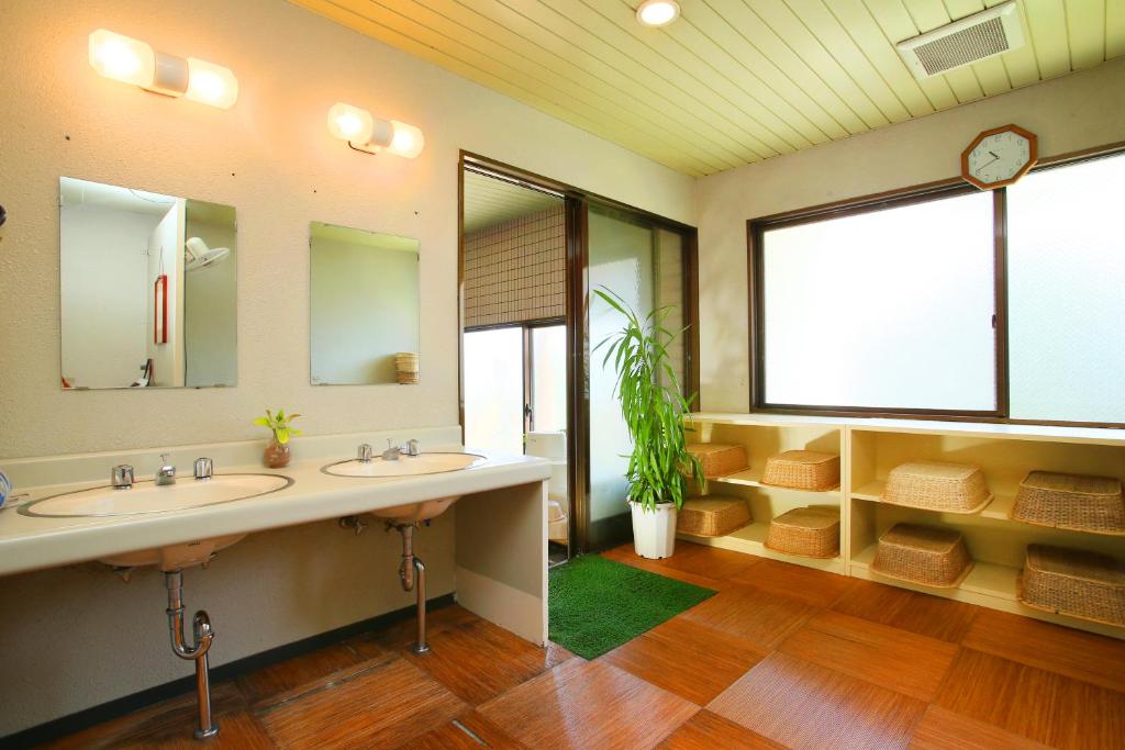 Hotel Silk Inn Madarao Bathroom Wash Area