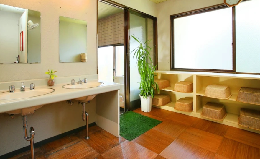 Hotel Silk Inn Madarao Public Bath Washroom