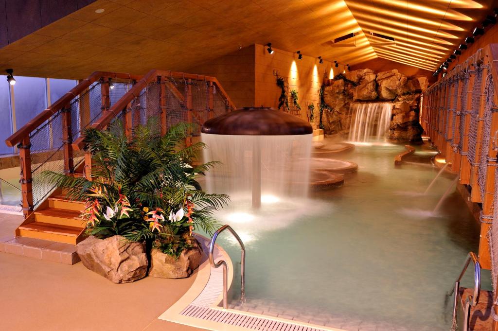 Hotel Sun Hatoya Indoor Onsen Pool