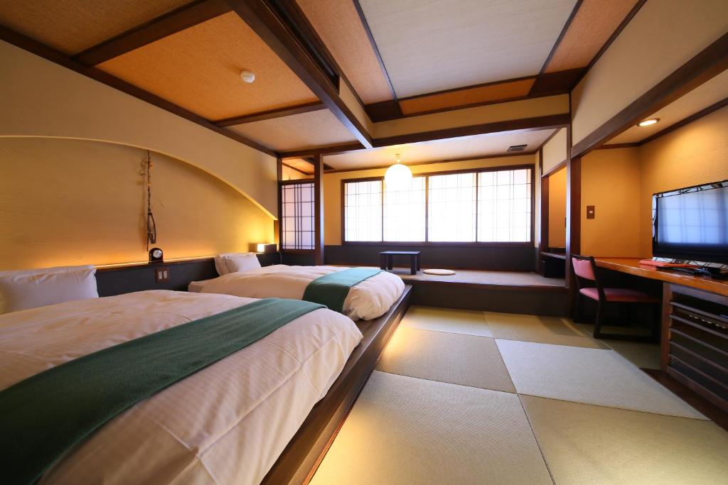 Hotel Tamanoyu Tatami Room