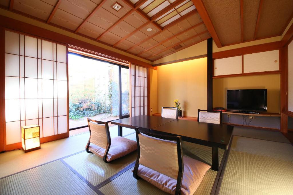 Hotel Tamanoyu Tatami Room