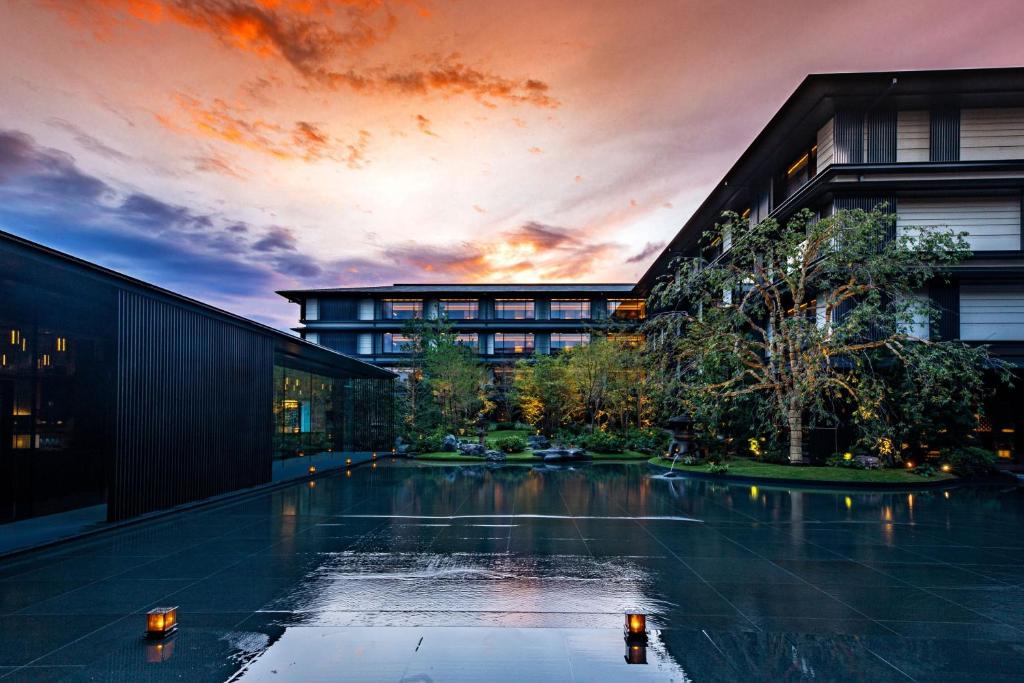 Hotel The Mitsui Kyoto Courtyard At Dusk