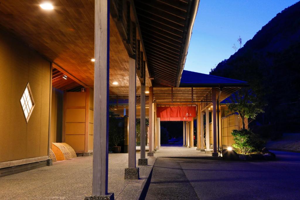 Hotel Tokinoza Ryokan Entrance