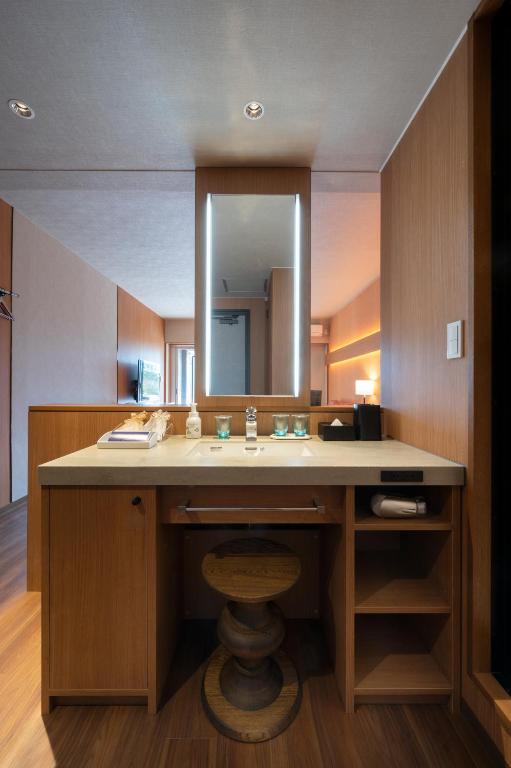 Hotel Tokinoza Vanity Area
