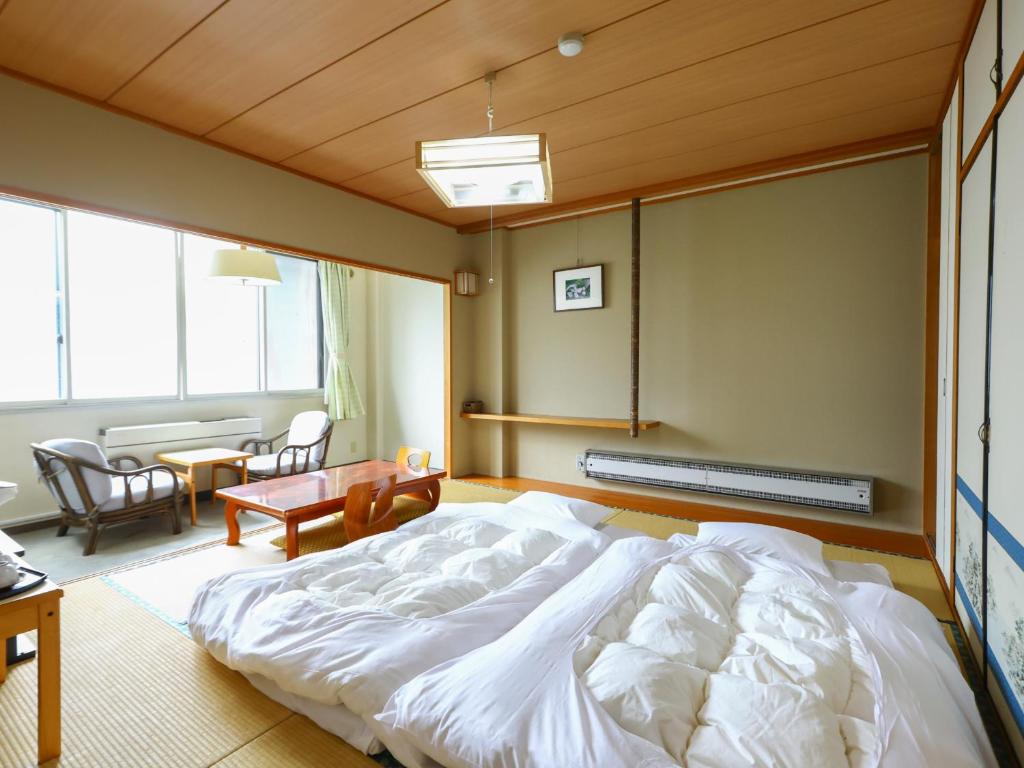 Hotel Yudanaka Tatami Room