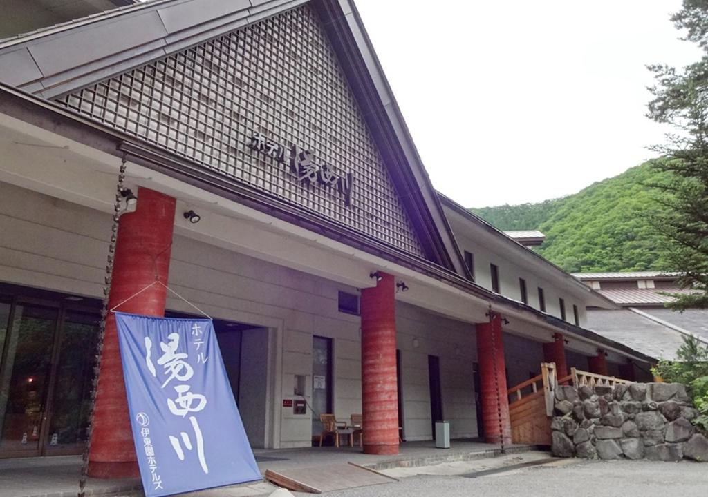 Hotel Yunishigawa Ryokan Exterior