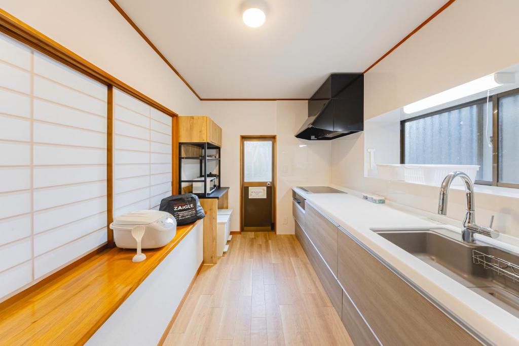 Ihatov Nakaizu Modern Kitchen