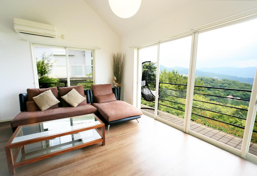 Ihouse Ataminchi Living Room Mountain View