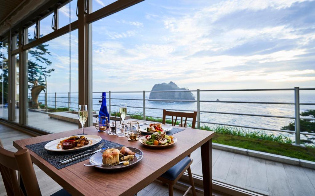Il Azzurri Ocean View Dining