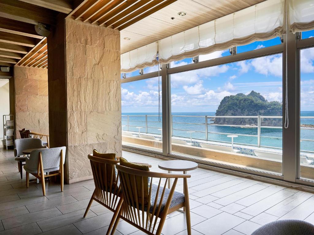 Il Azzurri Ocean View Lounge