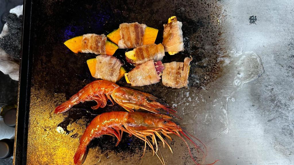 Isana Mountain Villa Omuroyama Teppanyaki Prawns