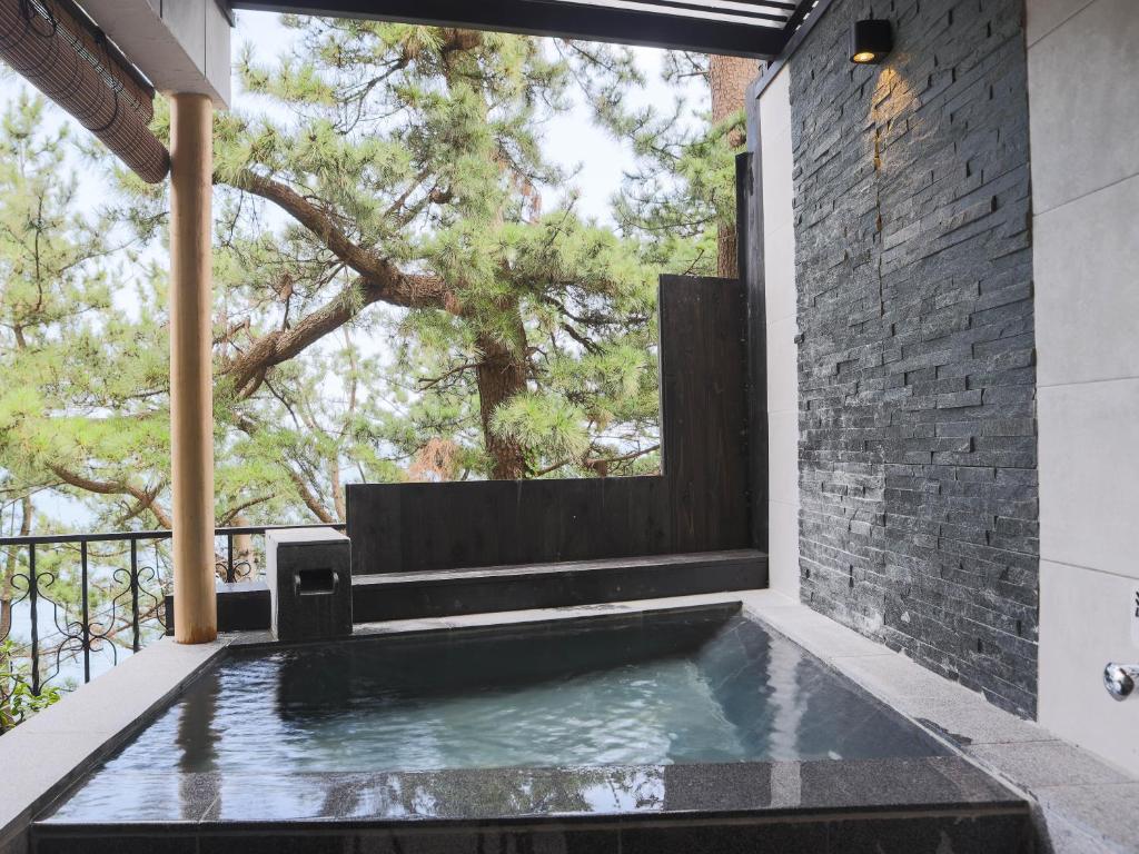 Isana Resort Private Onsen Bath