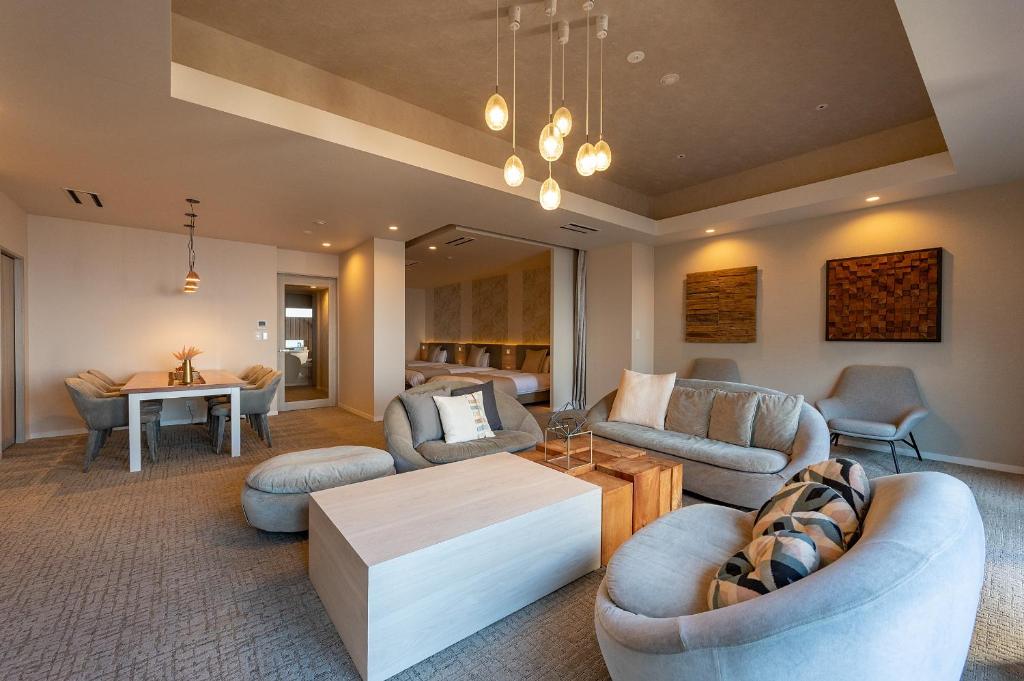 Ishinoya Atami Luxury Suite Living Room