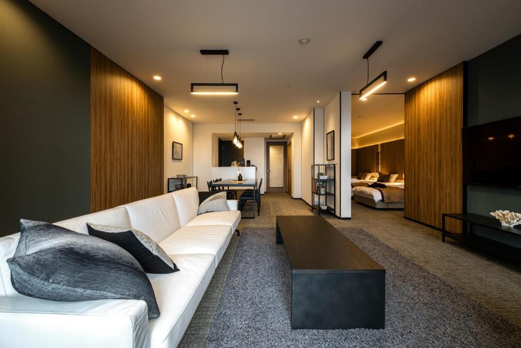 Ishinoya Atami Modern Suite Living Room