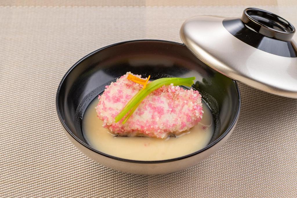 Ishinoya Izu Nagaoka Kaiseki Dish