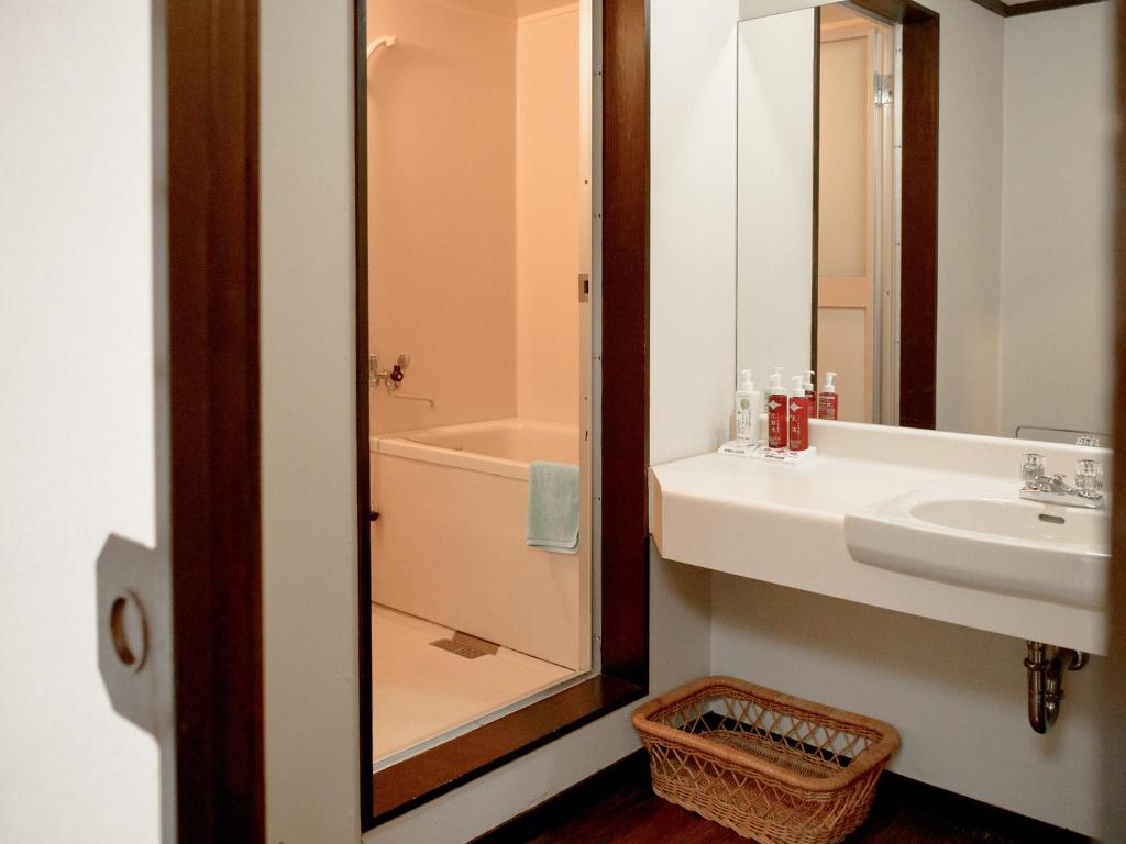 Isshinkan Bathroom Vanity