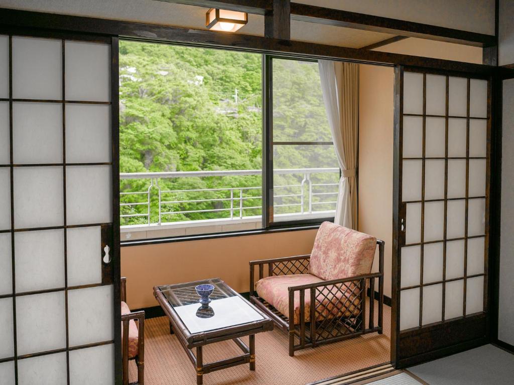 Isshinkan Ryokan Shoji Sitting Room