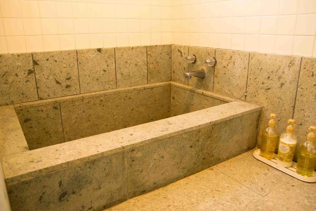 Ito Ryokuyu Stone Bath
