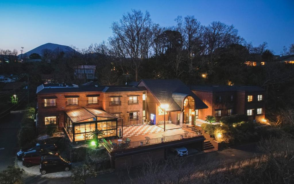 Ito Sanso Toki Ryokan Exterior Night