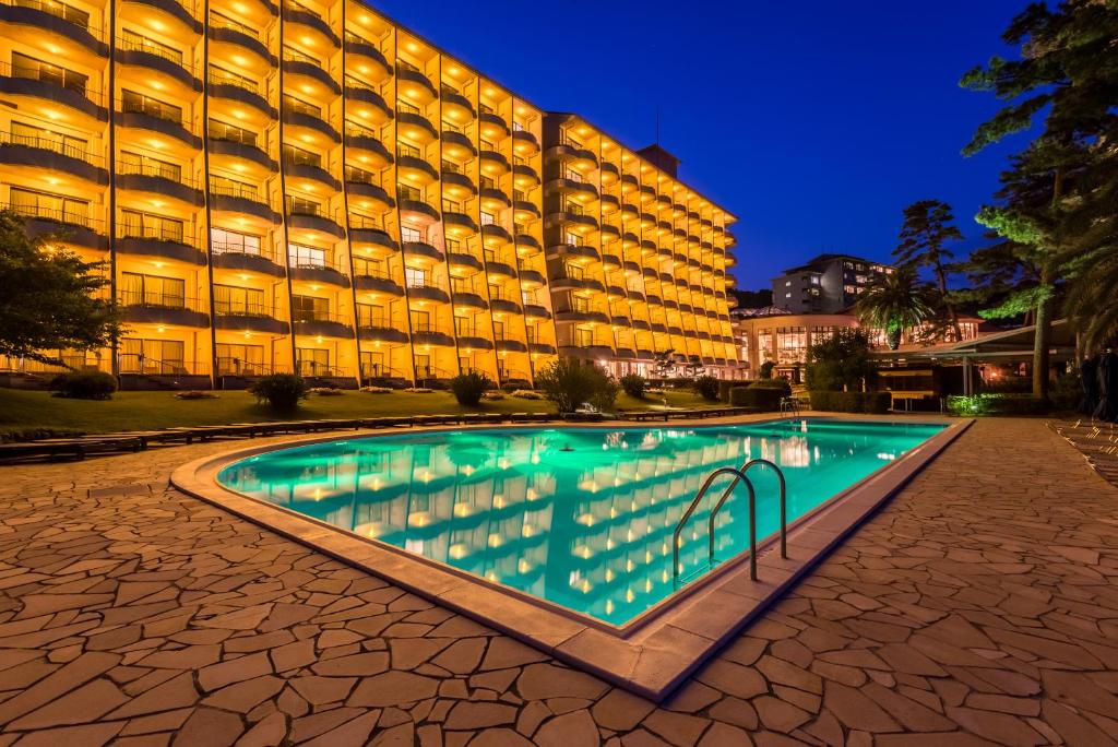Izu Imaihama Tokyu Hotel Outdoor Pool Night