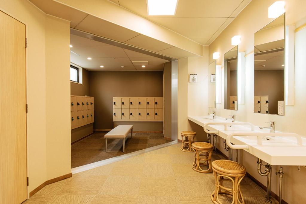 Kamenoi Hotel Chita Mihama Bathhouse Changing Room