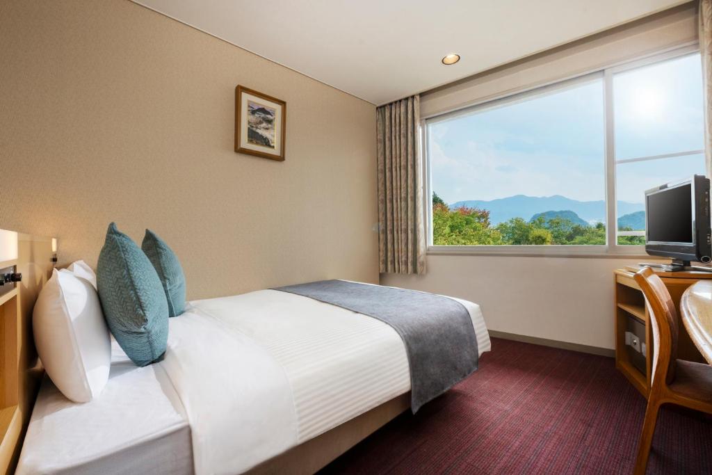 Kamenoi Hotel Fukui Mountain View Room