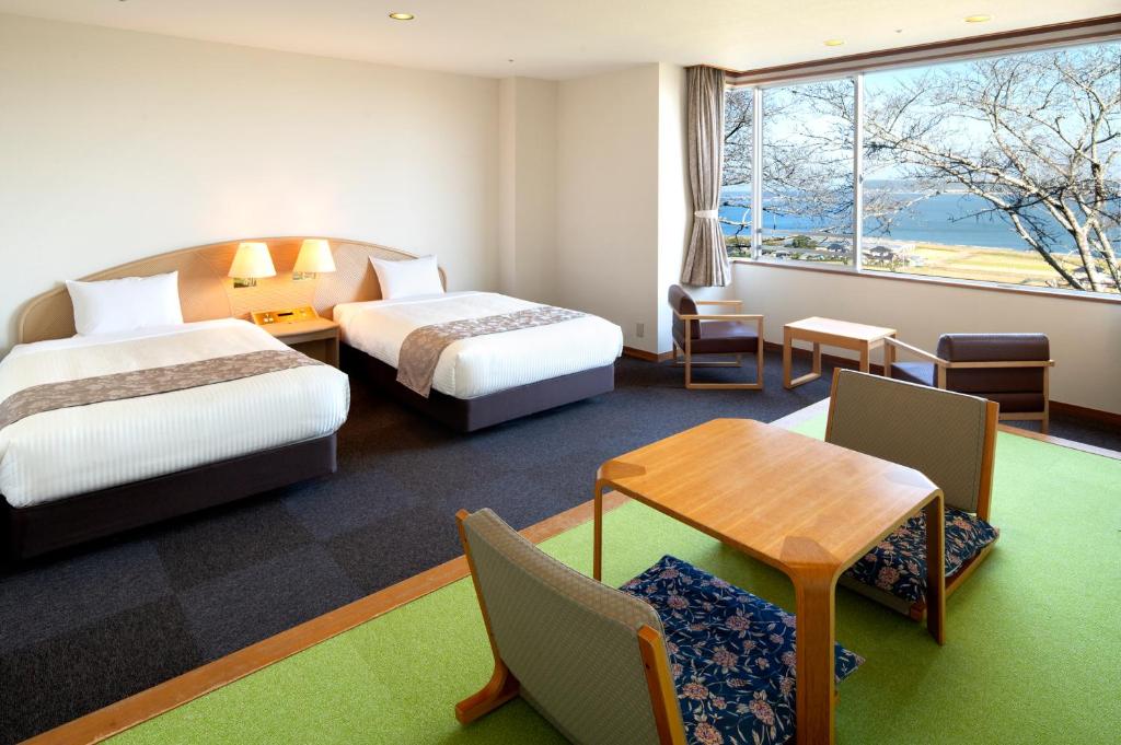 Kamenoi Hotel Itako Twin Room Tatami Area