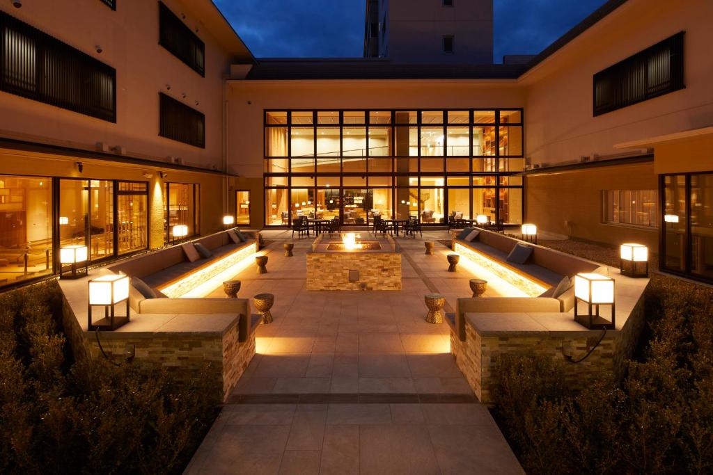 Kamenoi Hotel Kamogawa Courtyard Firepit