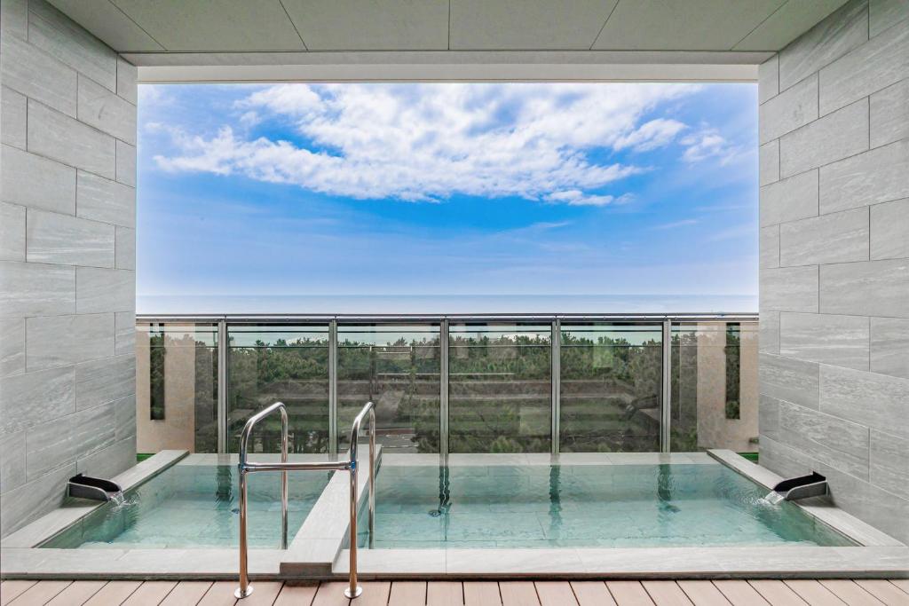 Kamenoi Hotel Kamogawa Ocean View Onsen