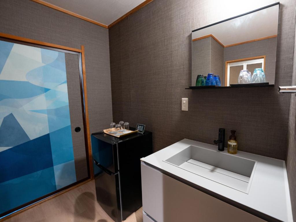 Kamenoi Hotel Kusatsu Yubatake Washbasin Area