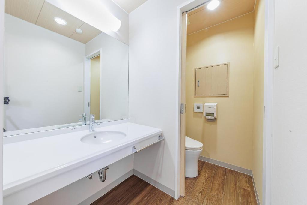 Kamenoi Hotel Nagatoro Yorii Bathroom Sink Toilet