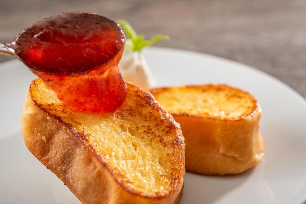 Kamenoi Hotel Okunikko French Toast With Jam
