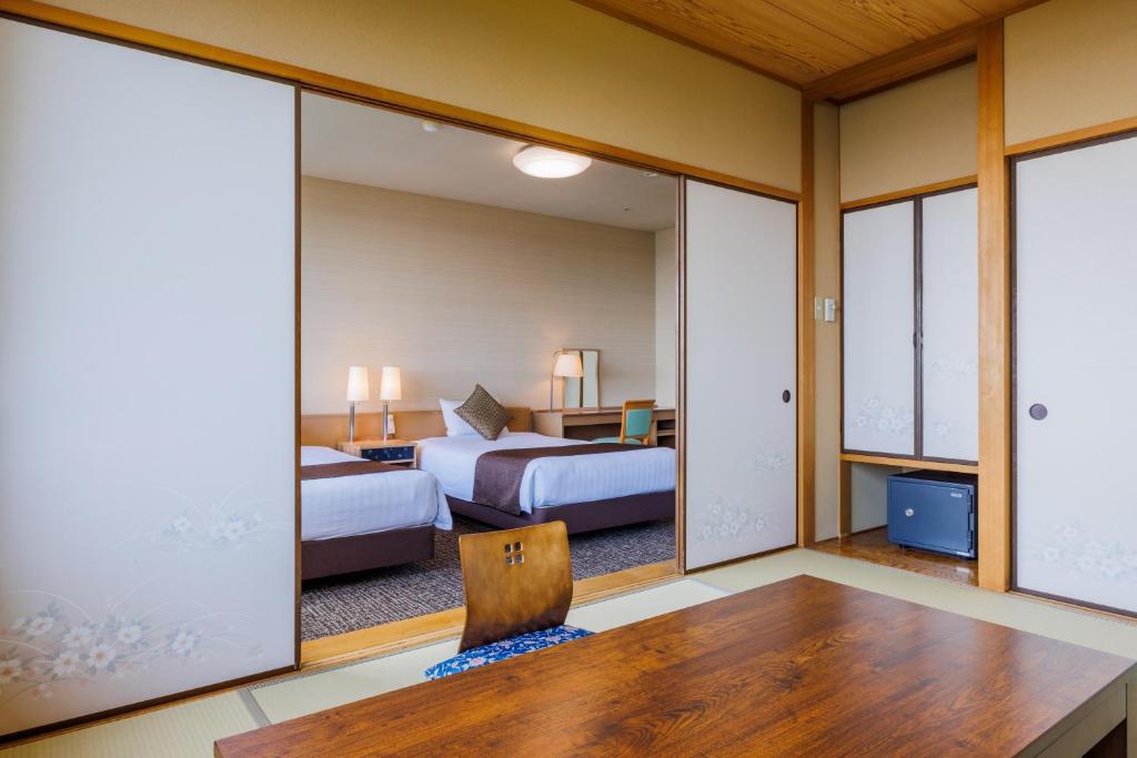 Kamenoi Hotel Yaizu Tatami Room