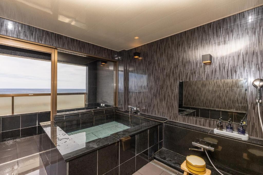 Kameya Rakan Ocean View Bath