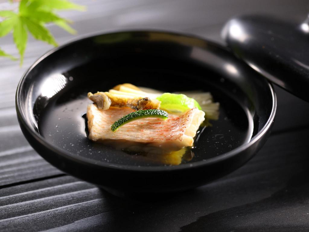Kamisuwa Onsen Hama No Yu Kaiseki Dish
