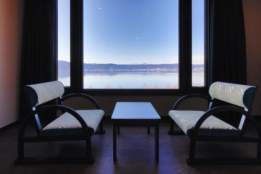Kamisuwa Onsen Shinyu Hotel Lake View Seating Area