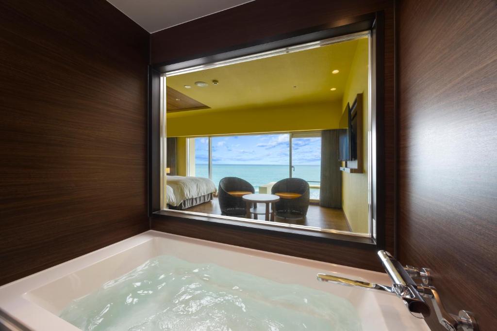Kamogawa Grand Hotel Oceanview Bath