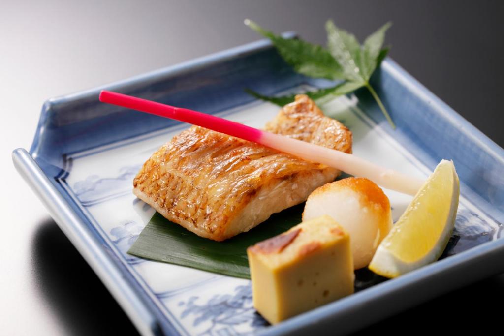 Kanazawa Hakuchoro Hotel Sanraku Grilled Fish Dish