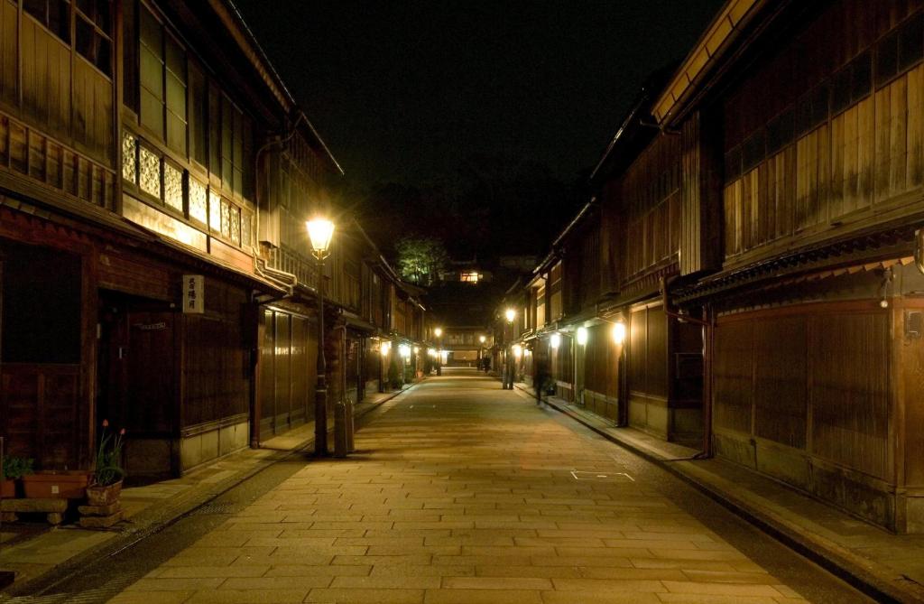 Kanazawa Hakuchoro Hotel Sanraku Higashi Chaya Street Night