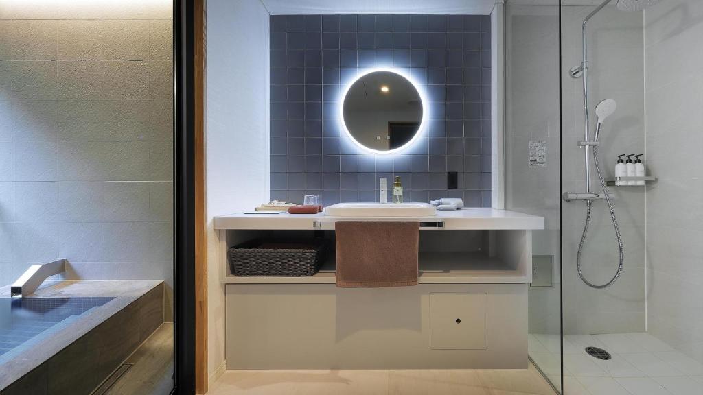 Kanouya Modern Bathroom