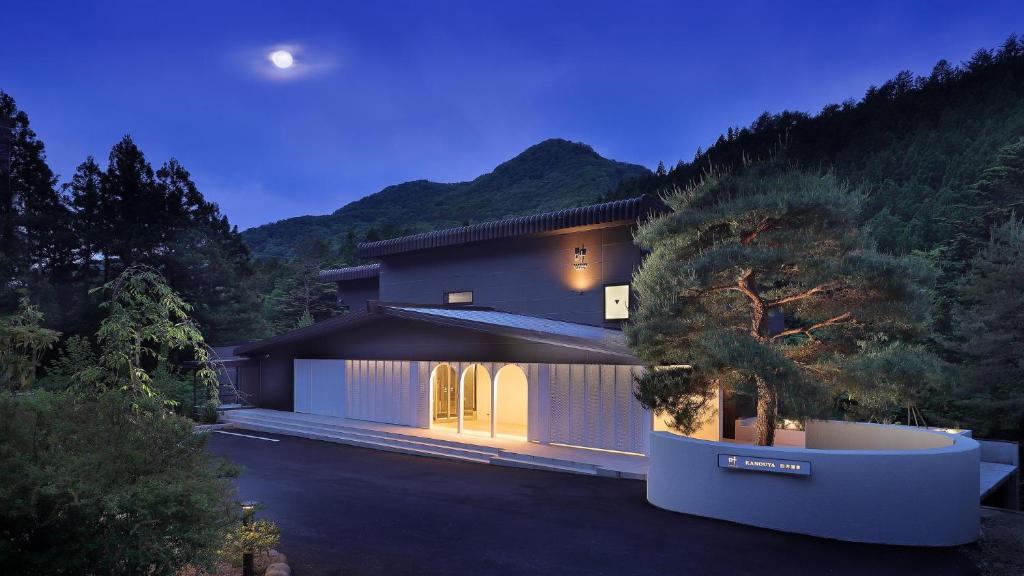 Kanouya Ryokan Exterior Night