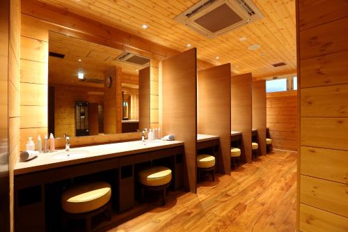 Karuizawa Asama Prince Hotel Wooden Washroom